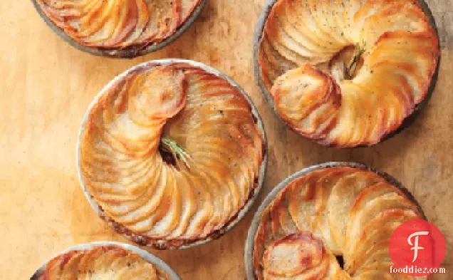 ब्रेज़्ड शॉर्ट रिब, स्टाउट और पोटैटो पॉटपीज़