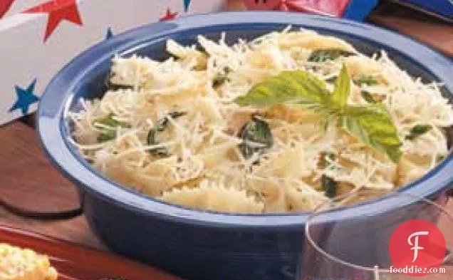 Bow Tie Pasta With Roasted Red Pepper and Cream Sauce