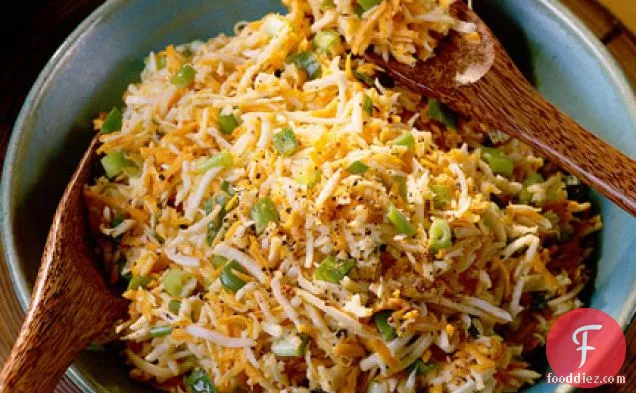 कटा हुआ अजवाइन जड़ और गाजर स्लाव