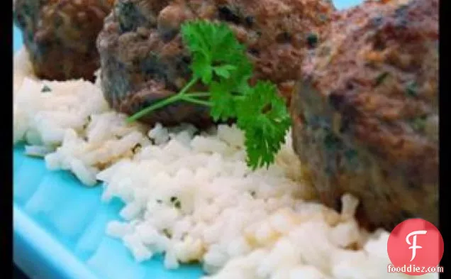 तिल चूने की सूई की चटनी के साथ एशियाई मीटबॉल