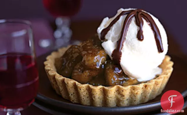Caramelized-Banana Tartlets with Bittersweet Chocolate Port Sauce