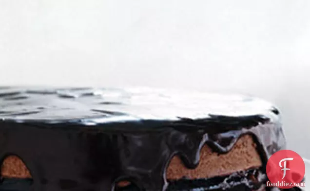 खट्टा चेरी चॉकलेट मूस केक