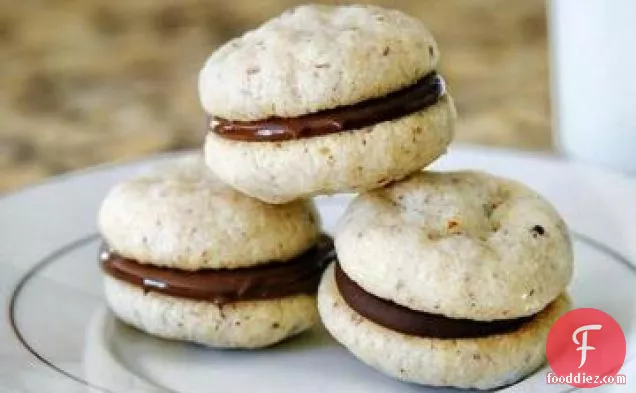 Chocolate-Filled Hazelnut Cookies