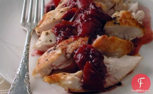 पिनोट-प्लम सॉस के साथ ग्रिल्ड चिकन