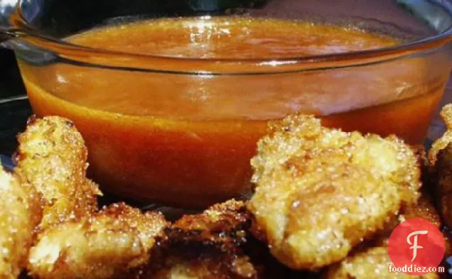 मीठी और खट्टी डिपिंग सॉस के साथ क्रिस्पी चिकन