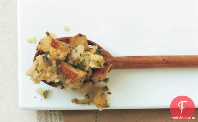 Rustic Bread Stuffing With Bell Pepper And Fresh Thyme