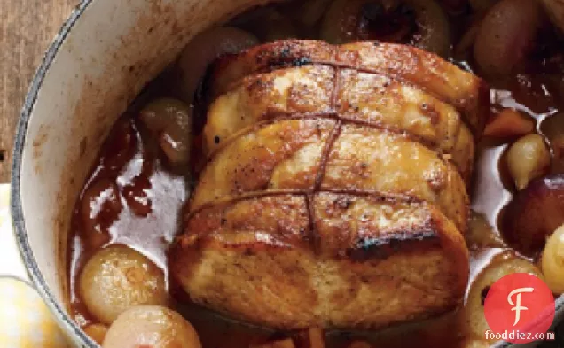 मोती प्याज और खुबानी के साथ पोर्क लोई