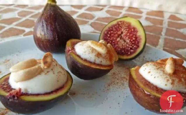 Mascarpone-filled Figs or Apricots With Amaretto