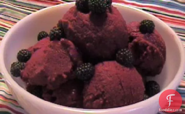 ब्लैक रास्पबेरी आइसक्रीम