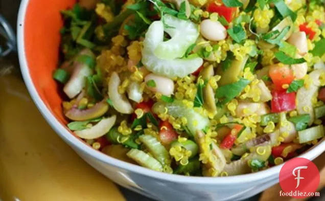 नींबू ताहिनी विनैग्रेट के साथ क्विनोआ सलाद