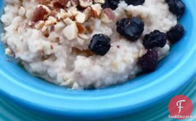 Oats and Almonds Topped With Blueberries (Vegan, Mingau De Aveia