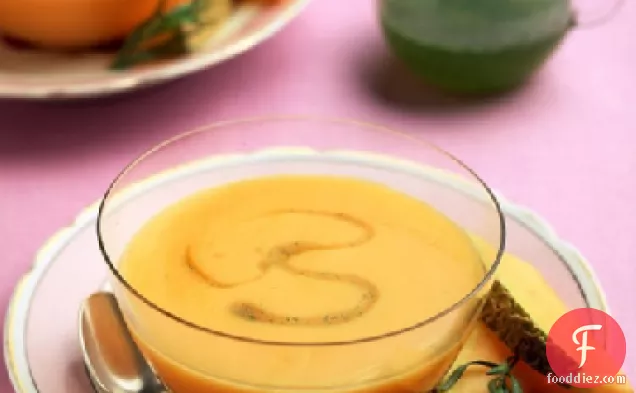 तारगोन सिरप के साथ ठंडा कैंटालूप सूप