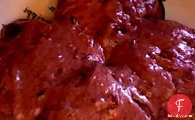 क्रैनबेरी क्रीम सॉस के साथ तुर्की पैटीज़