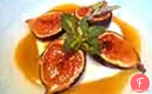Caramelized Figs With Lavender Honey and Cream