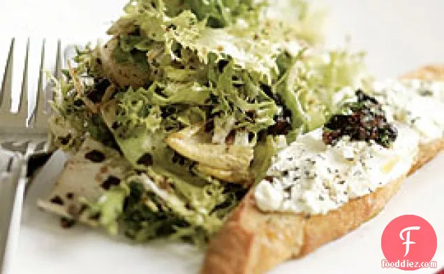 काले जैतून विनैग्रेट और गर्म मसालेदार गोवा के साथ शीतकालीन साग