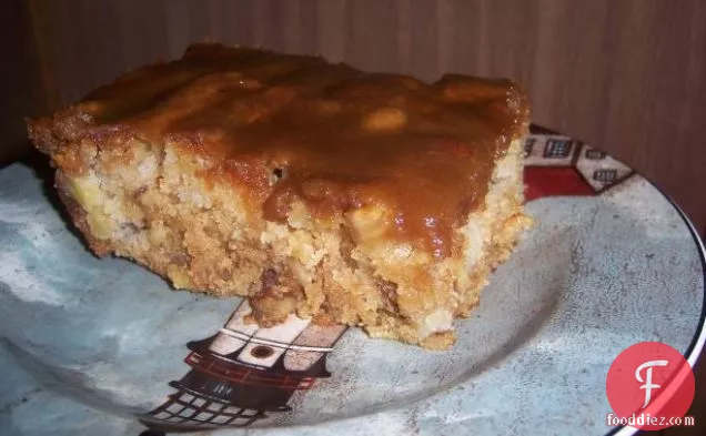 सेब दालचीनी पेकन केक