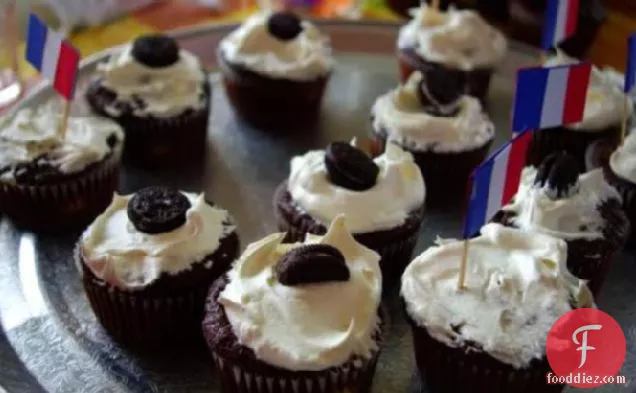 Mini Oreo Surprise Cupcakes