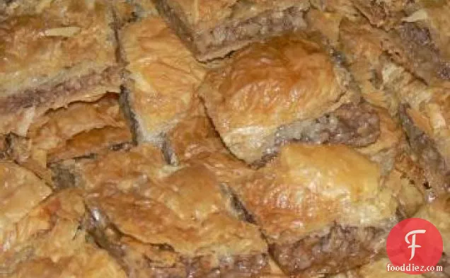 Middle Eastern Nut-Filled Multilayered Pastry (Baklava)