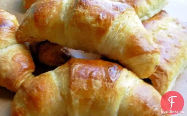 Traditional Buttery French Croissants for Lazy Bistro Breakfasts