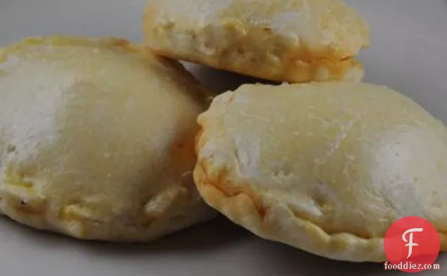 पुकाकपस-मसालेदार पनीर एम्पाडास (बोलीविया)