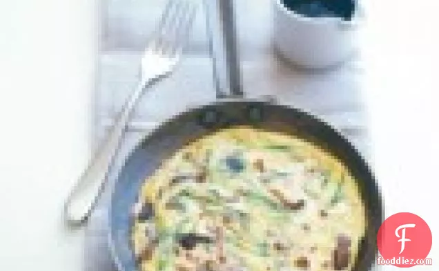 बारबेक्यू किए गए कॉर्न सलाद के साथ स्मोकी ग्रिल्ड पोर्क