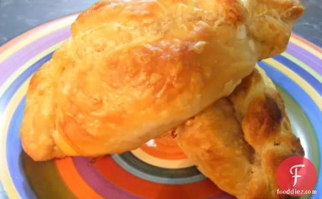 मशरूम सॉस के साथ कंबल में चिकन