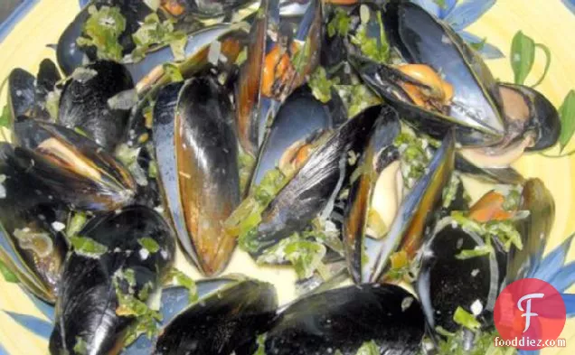 Steamed Mussels With Wine and Cream