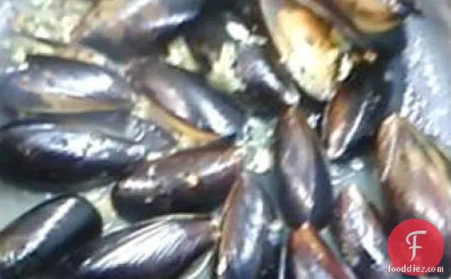 Steamed Mussels with Curry