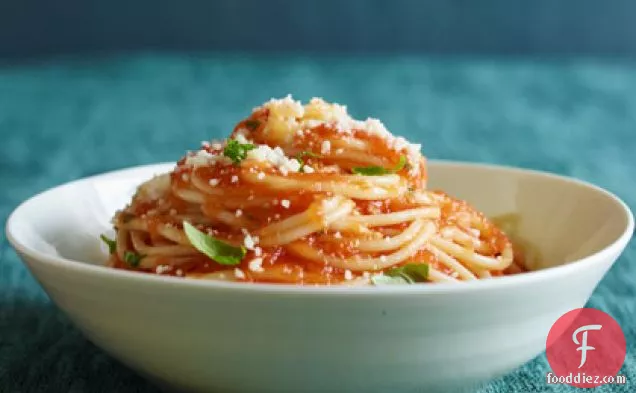 Simple Tomato Sauce With Pasta