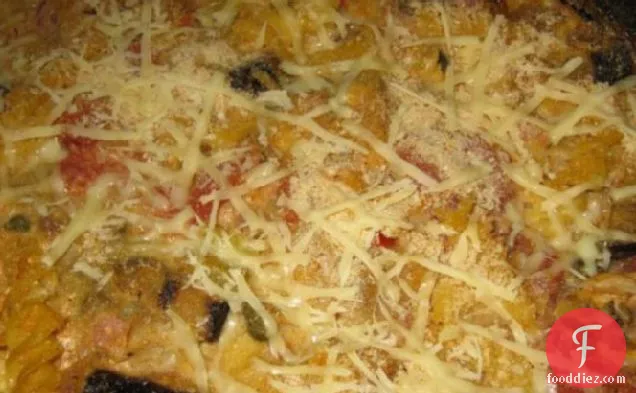 पास्ता ब्रावो: मलाईदार चिकन पास्ता सेंकना