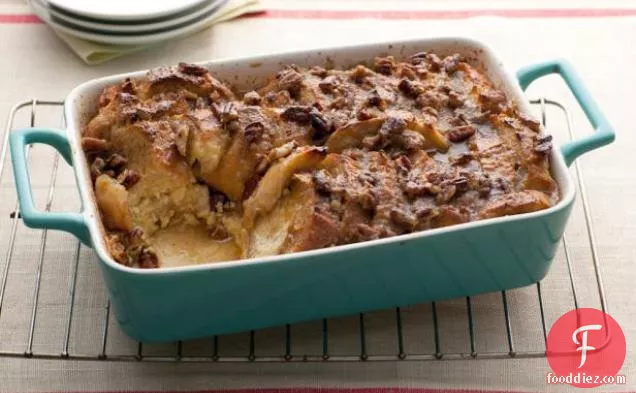 मेपल सिरप के साथ बेक्ड फ्रेंच टोस्ट पुलाव