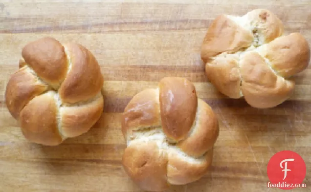 The Fundamental Techniques of Classic Bread Baking's Kaiser Rolls