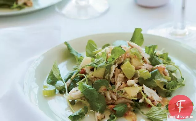 अखरोट विनैग्रेट के साथ केकड़ा, सेब और वॉटरक्रेस सलाद