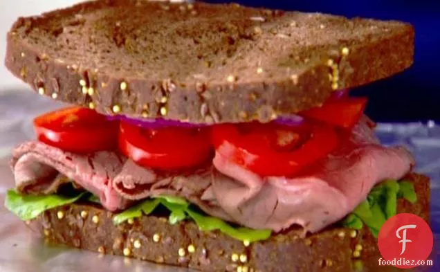 वॉटरक्रेस और हॉर्सरैडिश मेयोनेज़ के साथ बीफ़ सैंडविच भूनें
