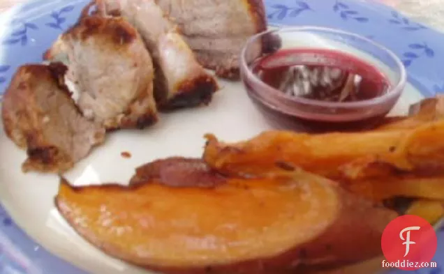 मसालेदार अनार सॉस के साथ ग्रील्ड टेंडरलॉइन