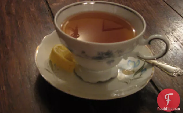 गोल्डन लेमन बाम चाय