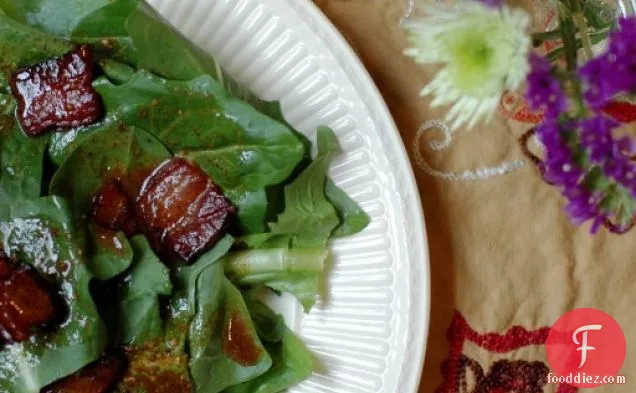 बेकन के साथ डंडेलियन सलाद