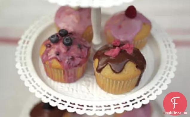 मलाईदार जड़ी बूटी ड्रेसिंग के साथ पनीर और प्याज का सलाद