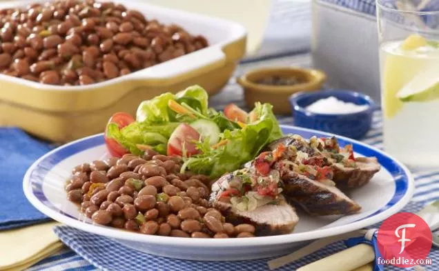 पोर्क टेंडरलॉइन को जले हुए टमाटर और जलापेनो सालसा के साथ