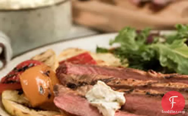 क्रीमी सीलेंट्रो सॉस के साथ चिपोटल फ्लैंक स्टेक