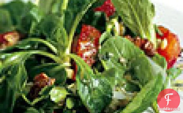 नारंगी-सौंफ़ विनैग्रेट के साथ वसंत साग