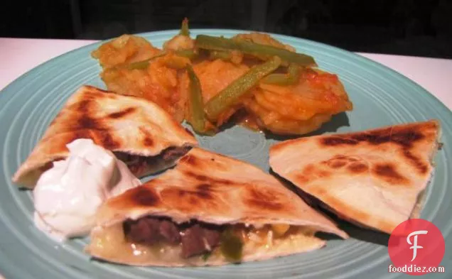 बेर साल्सा के साथ ग्रील्ड चिकन स्तन