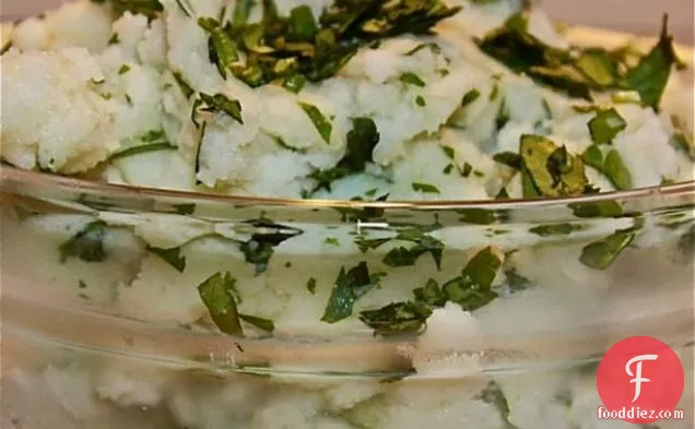 चिपोटल टबैस्को के साथ ब्लैक बीन नाचोस