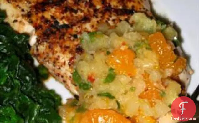 मैंडरिन ऑरेंज साल्सा के साथ ग्रिल्ड चिकन ब्रेस्ट