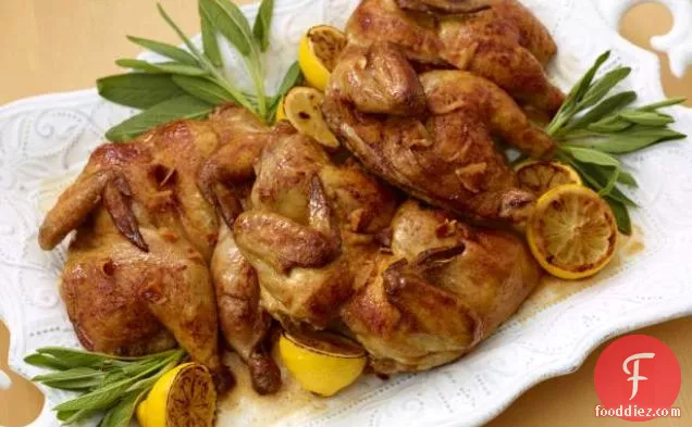 सेज बटर के साथ बटरफ्लाइड कोर्निश मुर्गियाँ