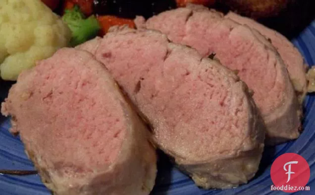 लहसुन, सौंफ और मेंहदी के साथ सफेद शराब में सूअर का मांस