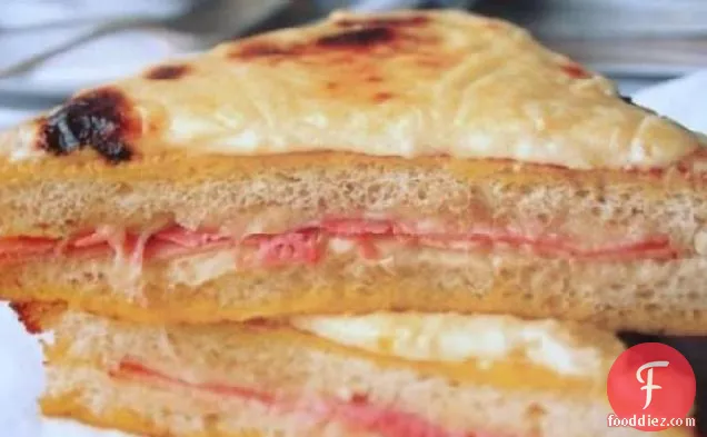 क्लासिक फ्रेंच बिस्टरो सैंडविच-क्रोक महाशय