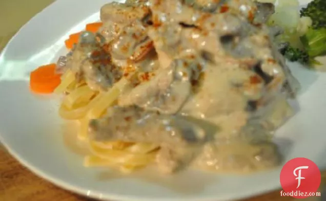 बेकन के साथ रूसी स्ट्रैगनॉफ