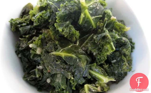 Garlicky Wilted Kale With Red Wine Vinegar