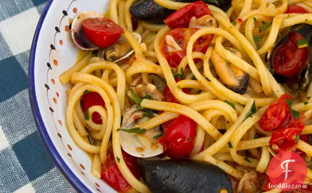 Spaghetti with Clams, Mussels, and Tomatoes